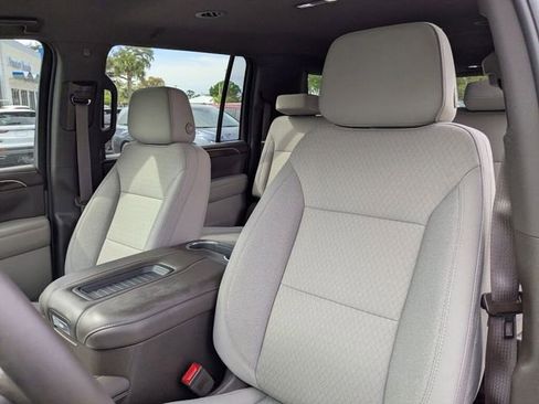 Used 2022 GMC Yukon XL SLE w/ Gmc Pro Safety Plus Package image 26