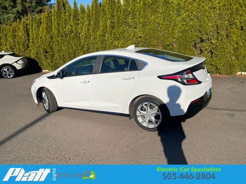 Used 2017 Chevrolet Volt Premier w/ Driver Confidence II Package image 5