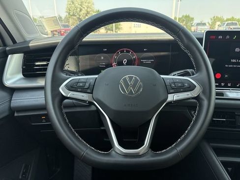 Used 2026 Volkswagen Tiguan SE AWD/4WD image 14