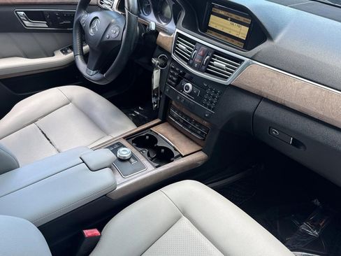 Used 2010 Mercedes-Benz E 350 Sedan image 32