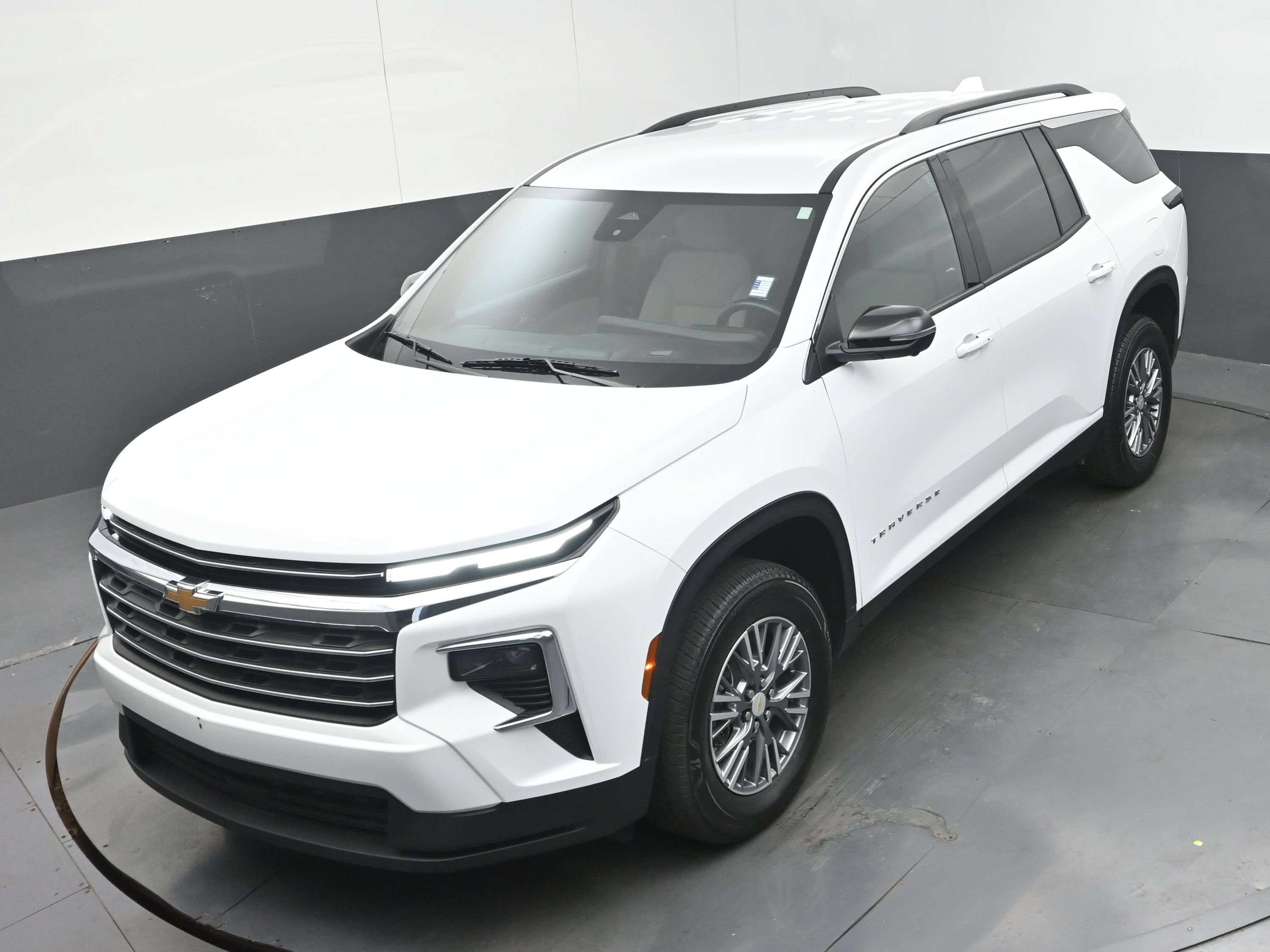 Certified 2026 Chevrolet Traverse LT w/ Driver Confidence Package FWD image 33