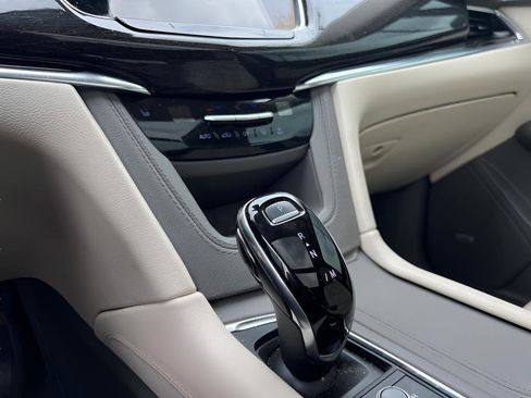 Used 2021 Cadillac XT6 Premium Luxury FWD image 36