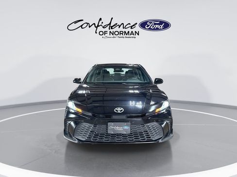 Used 2025 Toyota Camry SE FWD image 2