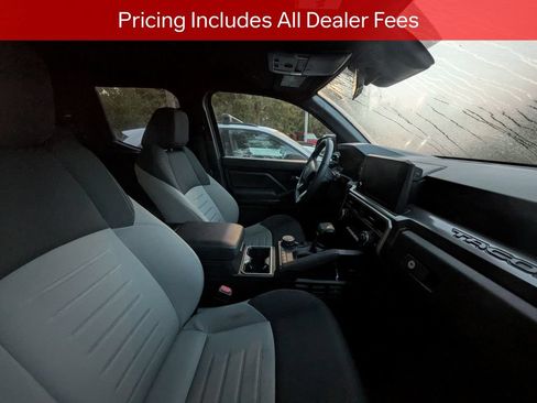 Certified 2025 Toyota Tacoma TRD Off-Road AWD/4WD image 10