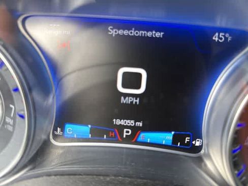 Used 2015 Chrysler 300 Limited w/ Driver Convenience Group image 10