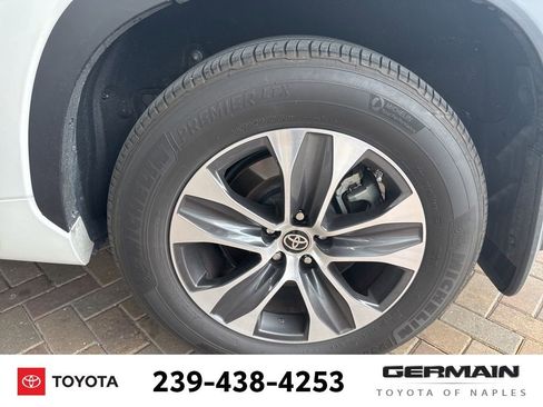 Used 2022 Toyota Highlander XLE image 14