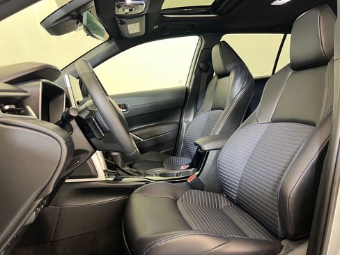 Used 2024 Toyota Corolla Cross XSE image 5