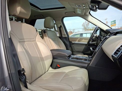 Used 2020 Land Rover Discovery Landmark image 31