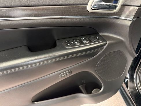 Used 2018 Jeep Grand Cherokee Limited AWD/4WD image 5