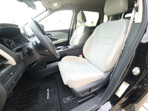 Used 2023 Nissan Rogue SV image 14