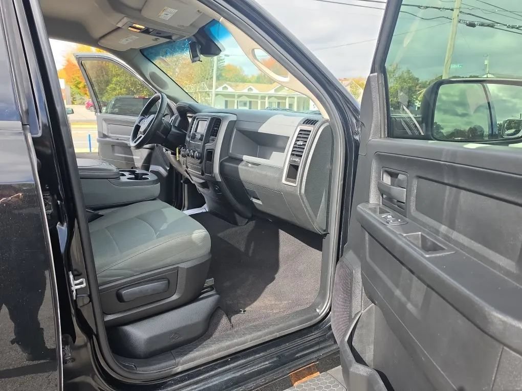 Used 2015 RAM 1500 Express w/ Black Ram 1500 Express Group AWD/4WD image 16