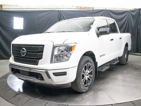 Used 2021 Nissan Titan SV w/ Accessory Utility Package AWD/4WD image 6