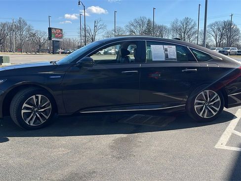 Used 2018 Honda Accord Touring image 6