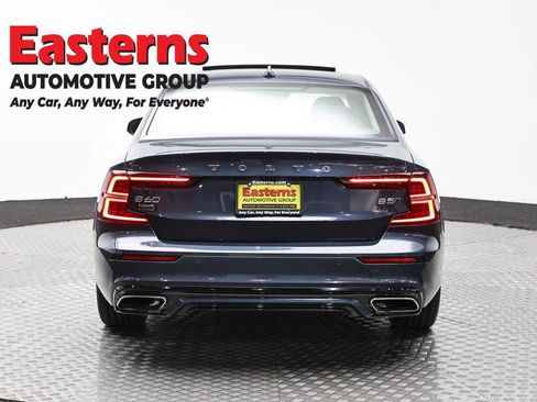 Used 2022 Volvo S60 B5 Momentum image 6