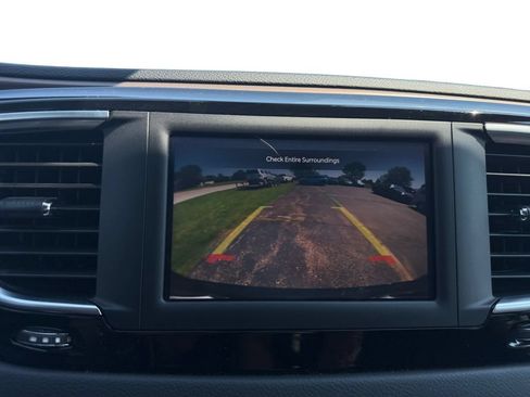 Used 2023 Chrysler Voyager LX FWD image 17