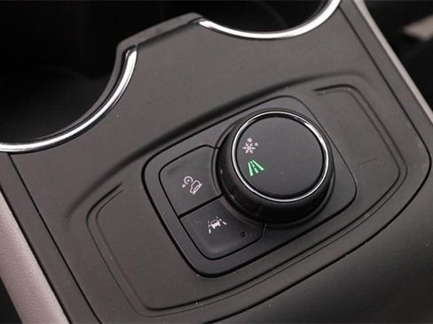 Used 2024 GMC Terrain SLE image 18