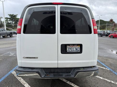 Used 2017 Chevrolet Express 3500 LT w/ LT Preferred Equipment Group image 6