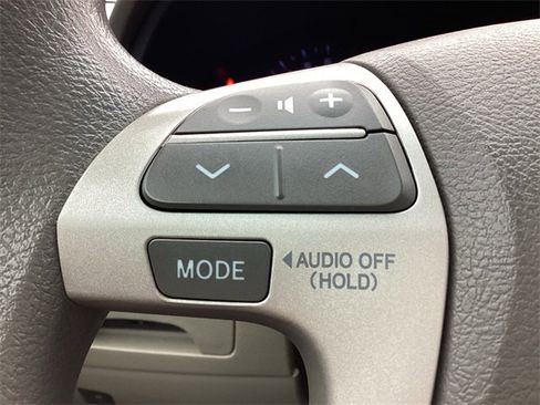 Used 2011 Toyota Camry LE image 17