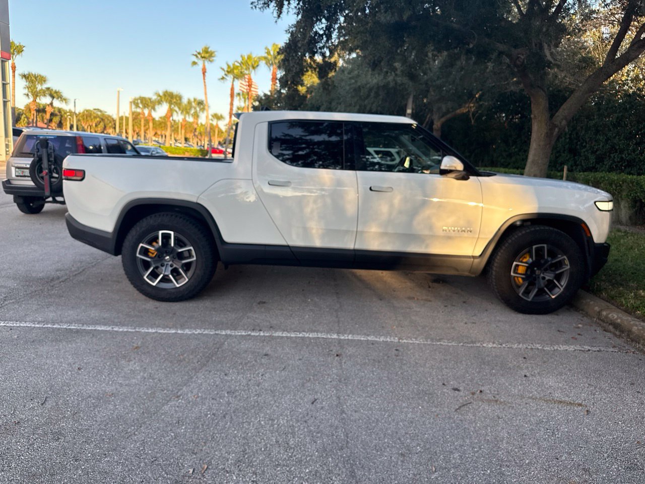Used 2022 Rivian R1T Adventure AWD/4WD image 2