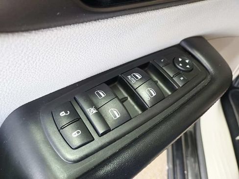 Used 2019 Chrysler Pacifica Touring Plus w/ Advanced Safetytec Group FWD image 34
