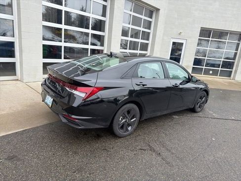 Used 2023 Hyundai Elantra SEL w/ Preferred Accessory Package image 2