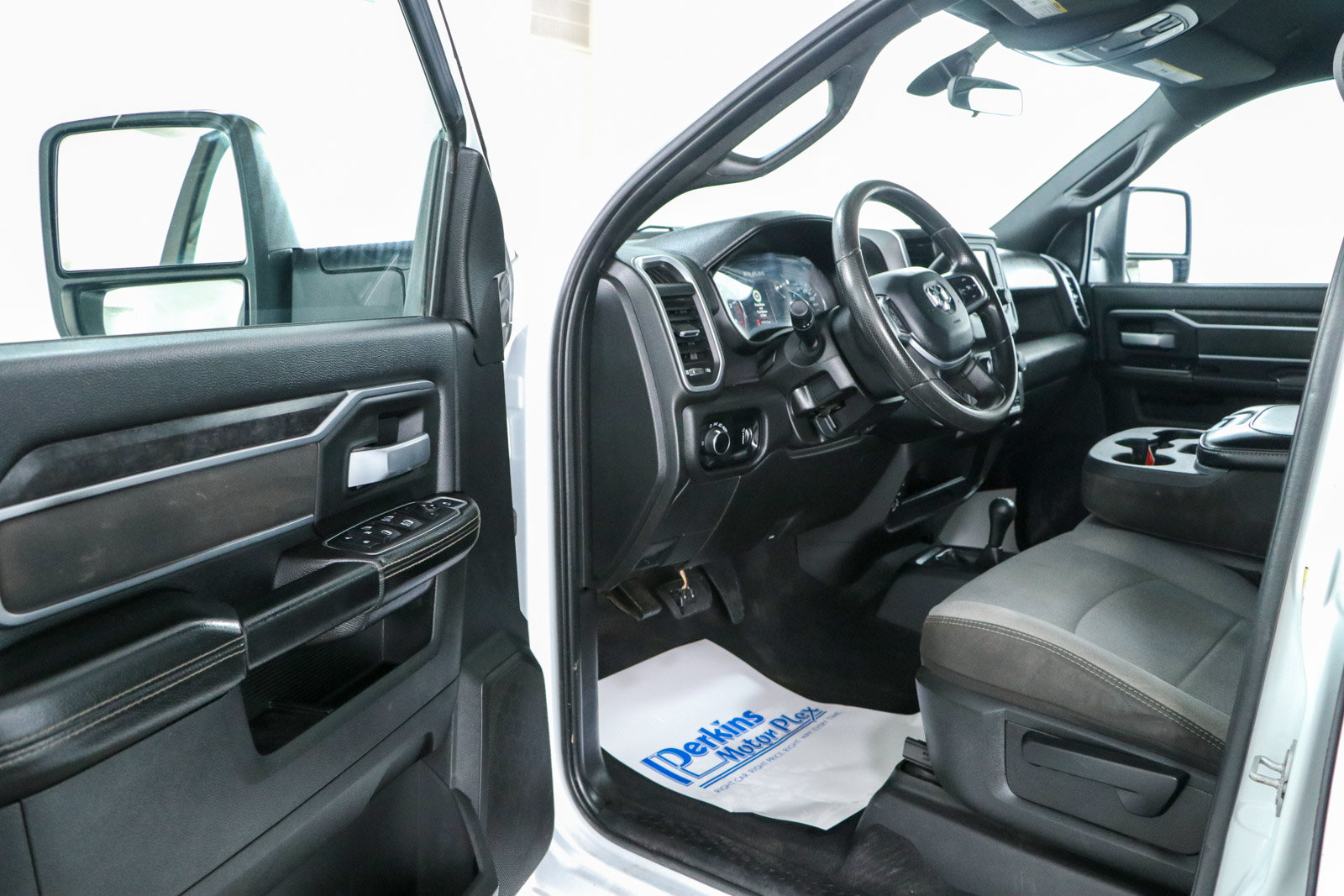 Used 2024 RAM 3500 SLT w/ Quick Order Package 2YG SLT AWD/4WD image 3