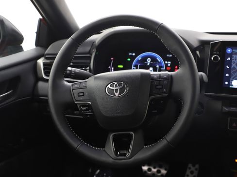 Used 2025 Toyota Camry SE w/ Multimedia Upgrade Package image 15