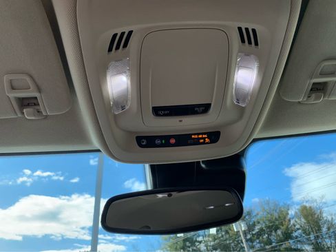 Used 2023 Buick Envision Preferred image 22