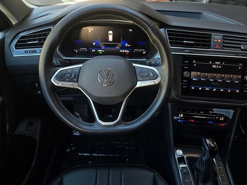 Used 2024 Volkswagen Tiguan SE FWD image 15