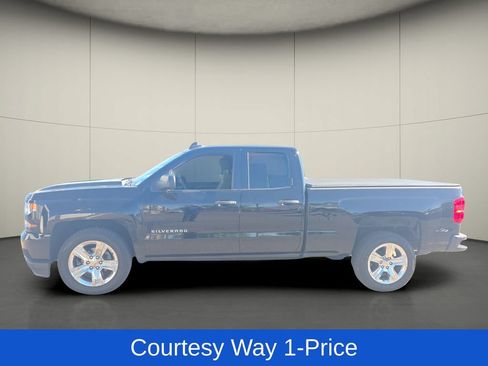 Used 2018 Chevrolet Silverado 1500 Custom w/ Custom Value Package RWD image 5