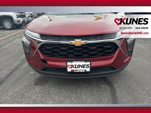 Used 2025 Chevrolet Trax LS image 4