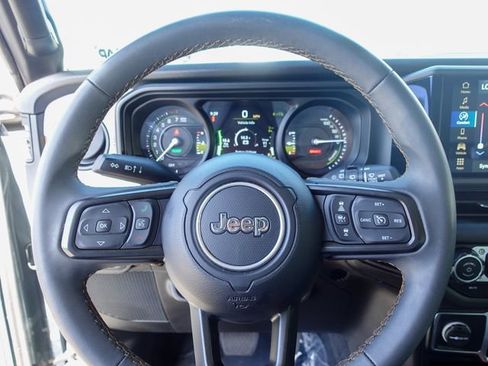 Used 2024 Jeep Wrangler Unlimited AWD/4WD image 12