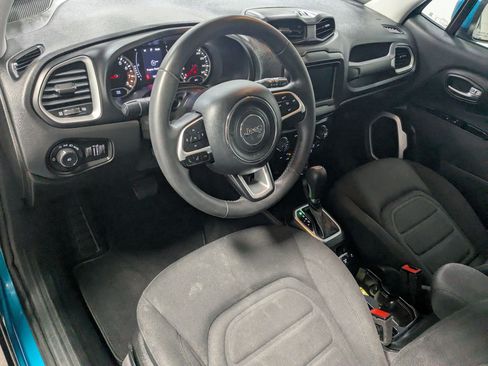 Used 2019 Jeep Renegade Latitude AWD/4WD image 12