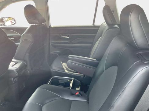 Used 2025 Toyota Grand Highlander AWD image 17