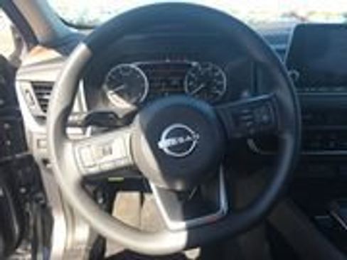 Used 2023 Nissan Rogue S image 9