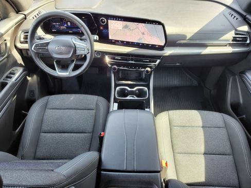 Used 2026 Chevrolet Traverse LT w/ Midnight/Sport Edition FWD image 10