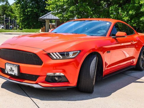 Used 2015 Ford Mustang GT Premium RWD image 5