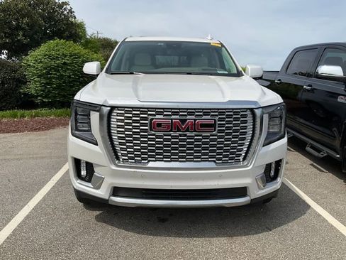 Used 2024 GMC Yukon Denali w/ Advanced Technology Package image 2