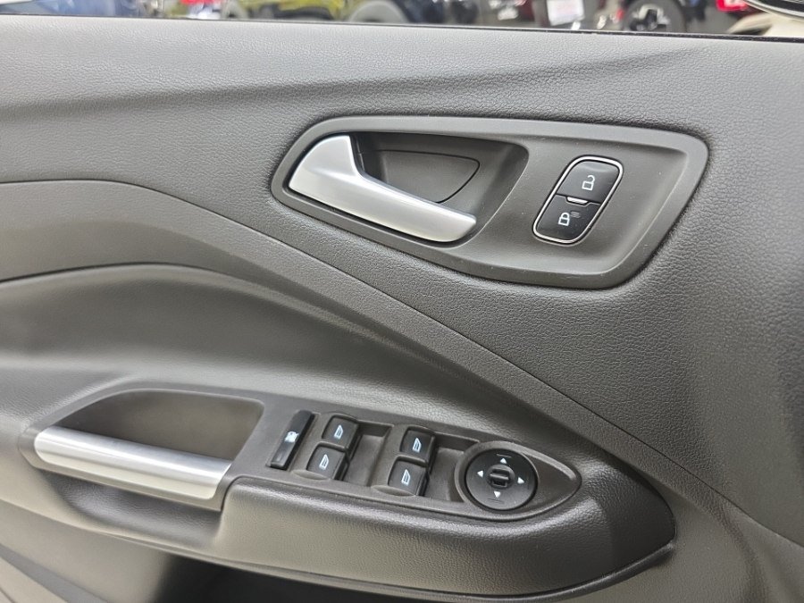 Used 2018 Ford Escape SE w/ SE Sync 3 Package AWD/4WD image 28