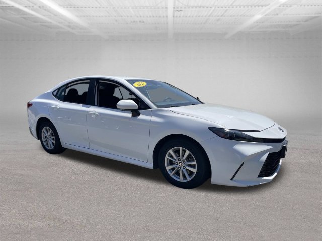 Used 2025 Toyota Camry LE FWD image 4