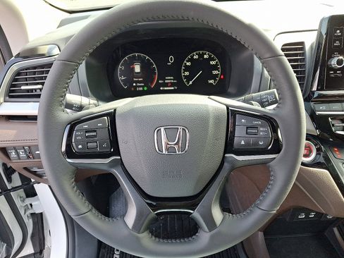 New 2026 Honda Odyssey Touring image 9