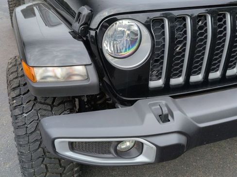 Used 2023 Jeep Gladiator Overland AWD/4WD image 8