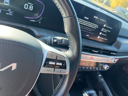 Used 2024 Kia Telluride EX w/ EX Captain's Chair Package image 31