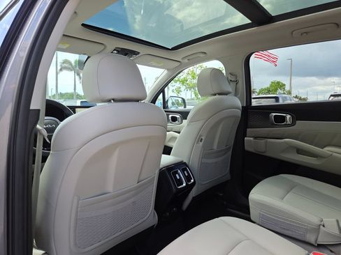 Used 2023 Kia Sorento SX AWD/4WD image 25