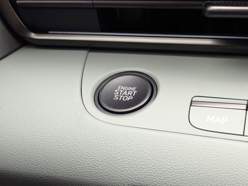 New 2025 Hyundai Elantra Limited FWD image 13