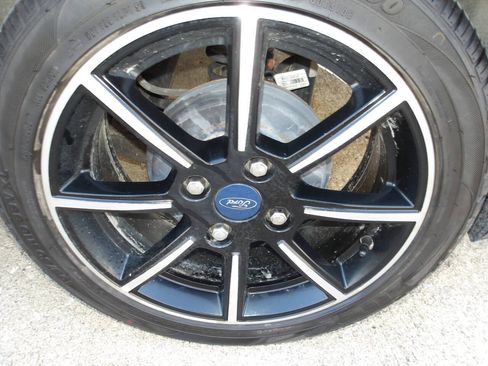 Used 2015 Ford Fiesta SE w/ Equipment Group 201A FWD image 25