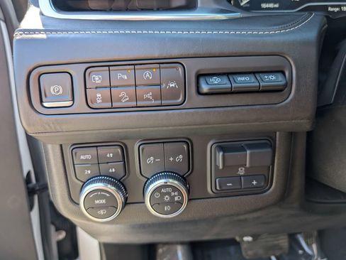 Used 2023 GMC Yukon Denali Ultimate image 19