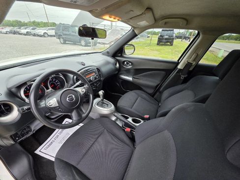 Used 2014 Nissan Juke S FWD image 3