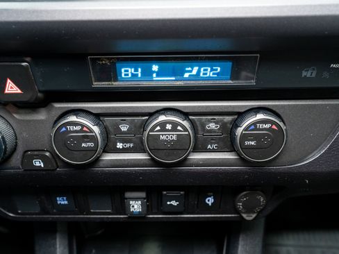 Used 2023 Toyota Tacoma TRD Sport image 21