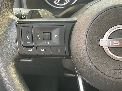 Used 2024 Nissan Rogue SV AWD/4WD image 17